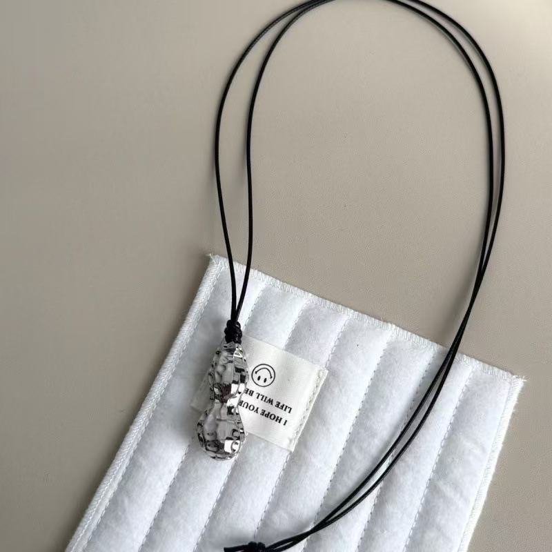 Fashionable Metal Peanut Penda - Women Accessories Meaning 评论和价格