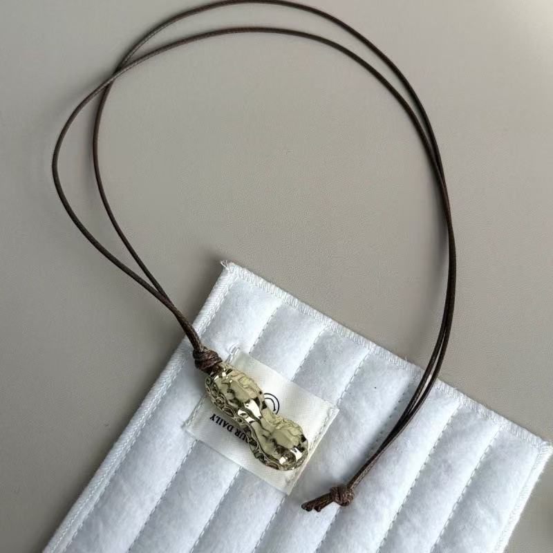 Fashionable Metal Peanut Penda - Women Accessories Meaning 评论和价格